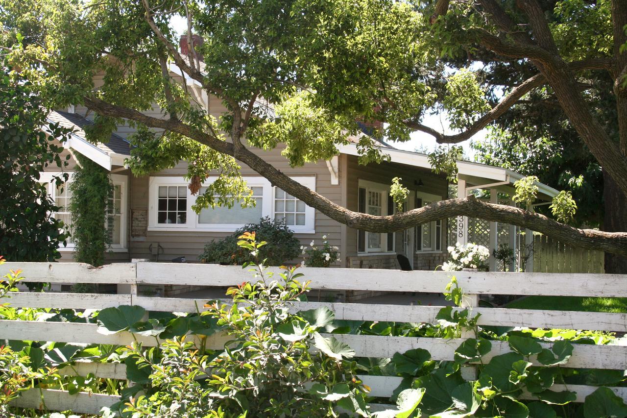 Cottage On Armstrong Lodi Buitenkant foto